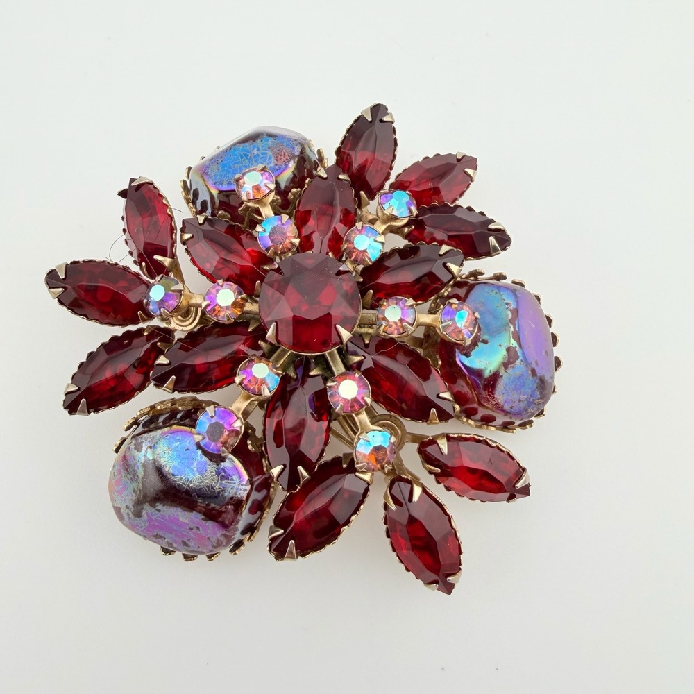 Vintage Juliana Style Brooch Red Rhinestone & CabochonsIridescent Gold Tone